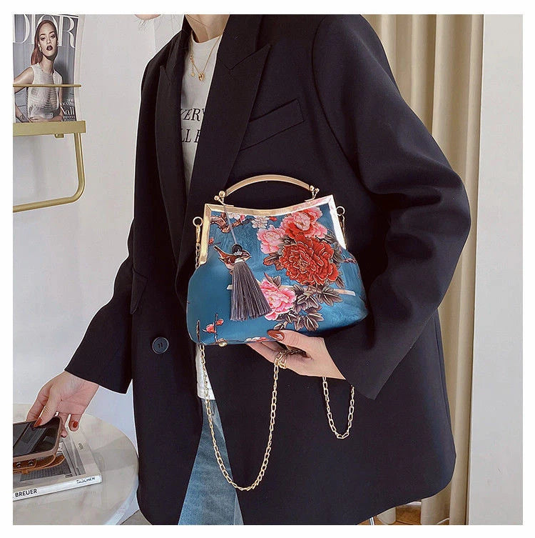 Vintage Designer Lock Shell Bags Pure Handmade Bag Fringe Chain Women Shoulder Crossbody Bag Chic Lady Women's Handbags Well Bag