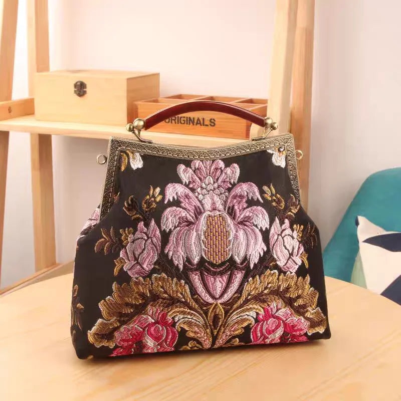Vintage Designer Lock Shell Bags Pure Handmade Bag Fringe Chain Women Shoulder Crossbody Bag Chic Lady Women's Handbags Well Bag