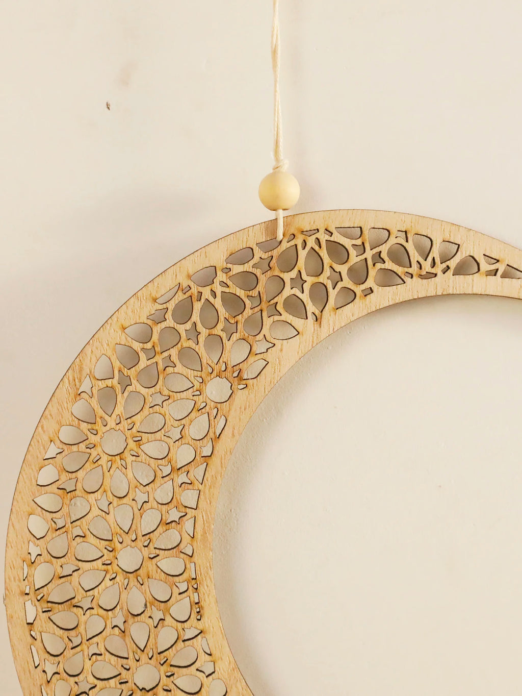 Ramadan Wooden Hanging Ornaments，Moon and Star Hollow Mesh Wall Decor with Tassel ，Eid Mubarak Muslim Decor，Ramadan Kareem Gift