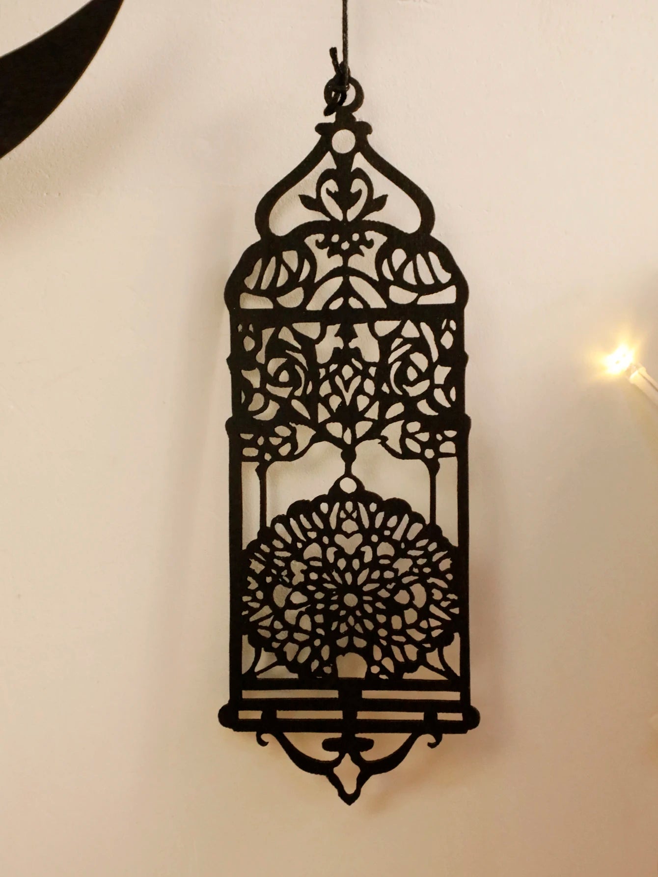 Islamic Moon and Lantern Wall Hanging - Black Wooden Laser-Cut Crescent Moon with Stars Tassels，Eid Home Decor Moroccan Lanterns
