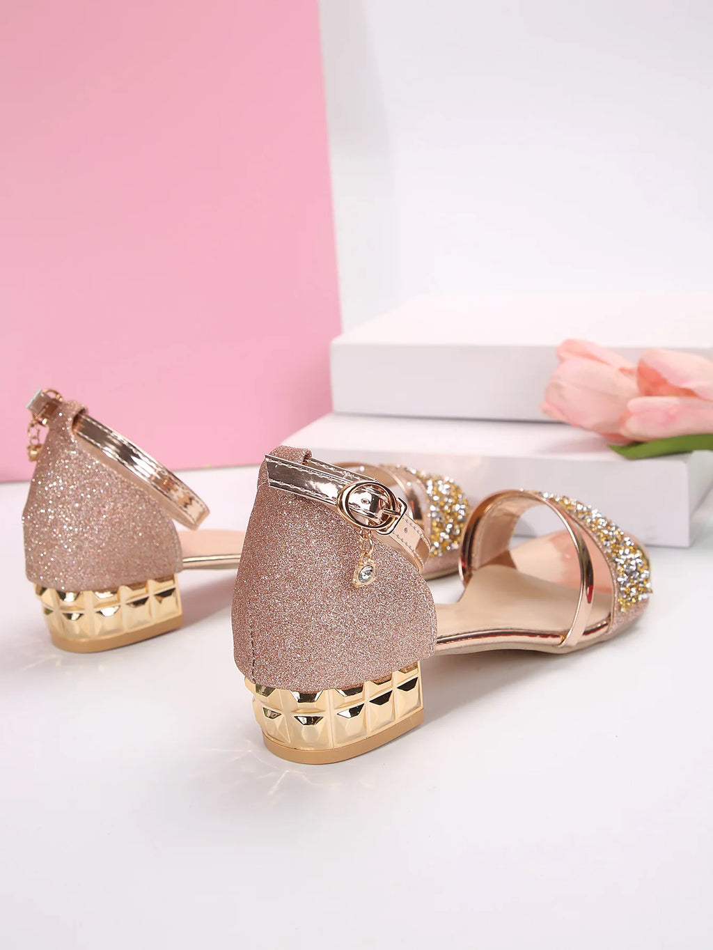 New Fashion Women's Sandals Gold and Silver Low Heel Casual Shoes Women Open Toe Summer Light Fashion Women's Shoes