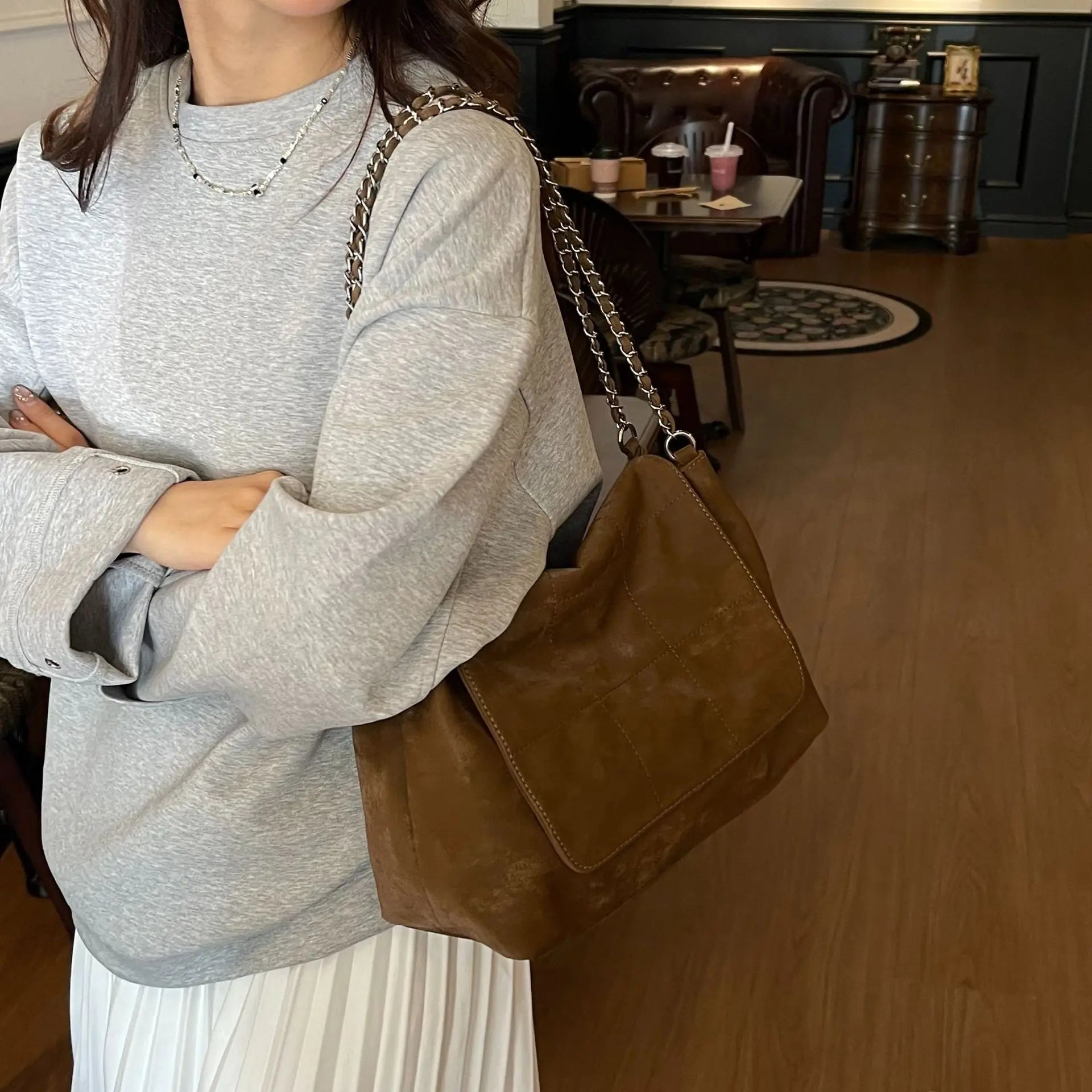 New Retro Pu Commuting Tote Bag for Women  Large Capacity Shopping Accessorise Shoulder Bag  Simple Leisure Texture Chain Bag