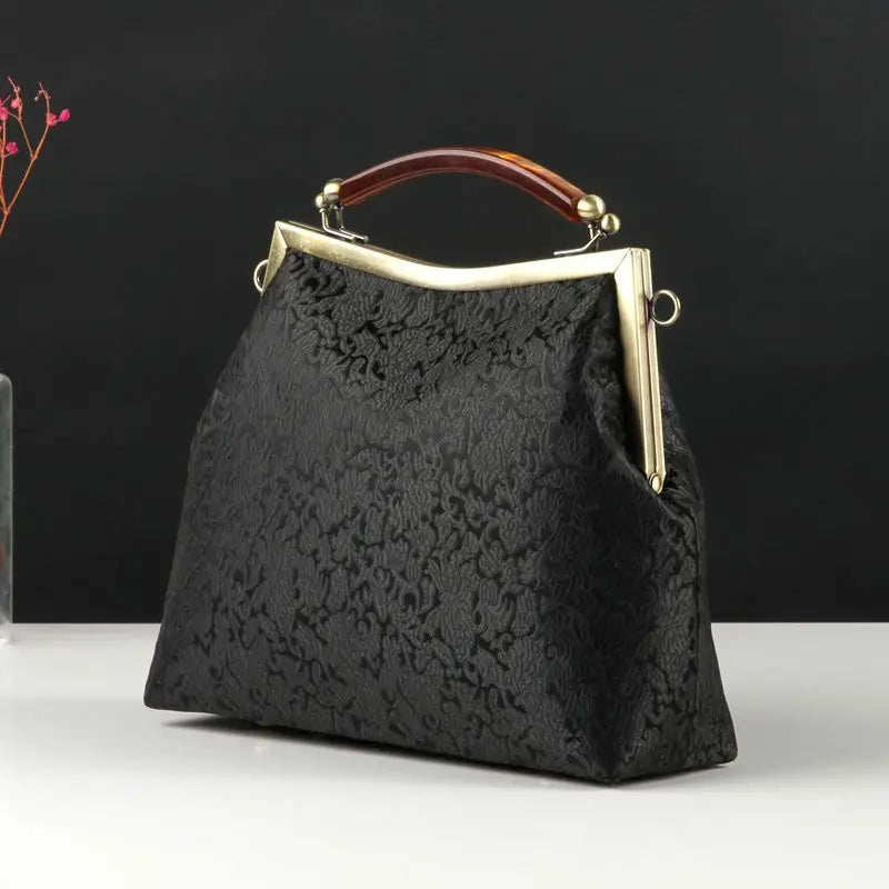 Vintage Designer Lock Shell Bags Pure Handmade Bag Fringe Chain Women Shoulder Crossbody Bag Chic Lady Women's Handbags Well Bag