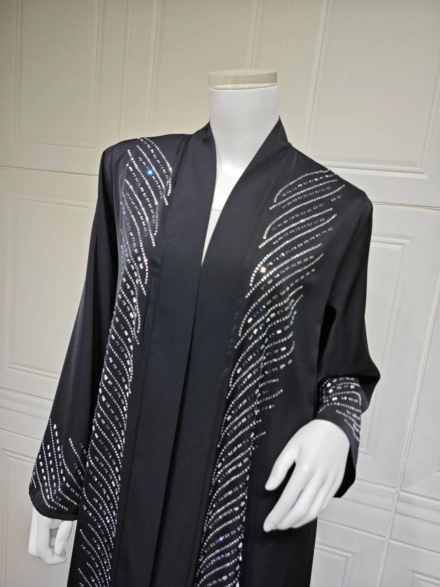 Fashionable Black Long Open Cardigan Abaya with Rhinestones Loose Polyester Midi Dress for Women in Dubai Autumn