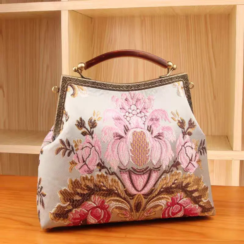 Vintage Designer Lock Shell Bags Pure Handmade Bag Fringe Chain Women Shoulder Crossbody Bag Chic Lady Women's Handbags Well Bag