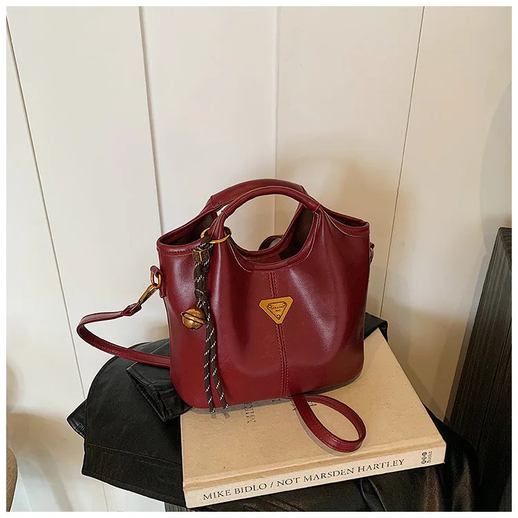 Super popular Maillard small bag for women 2025 new autumn and winter versatile crossbody bag, fashionable hand-held bucket bag