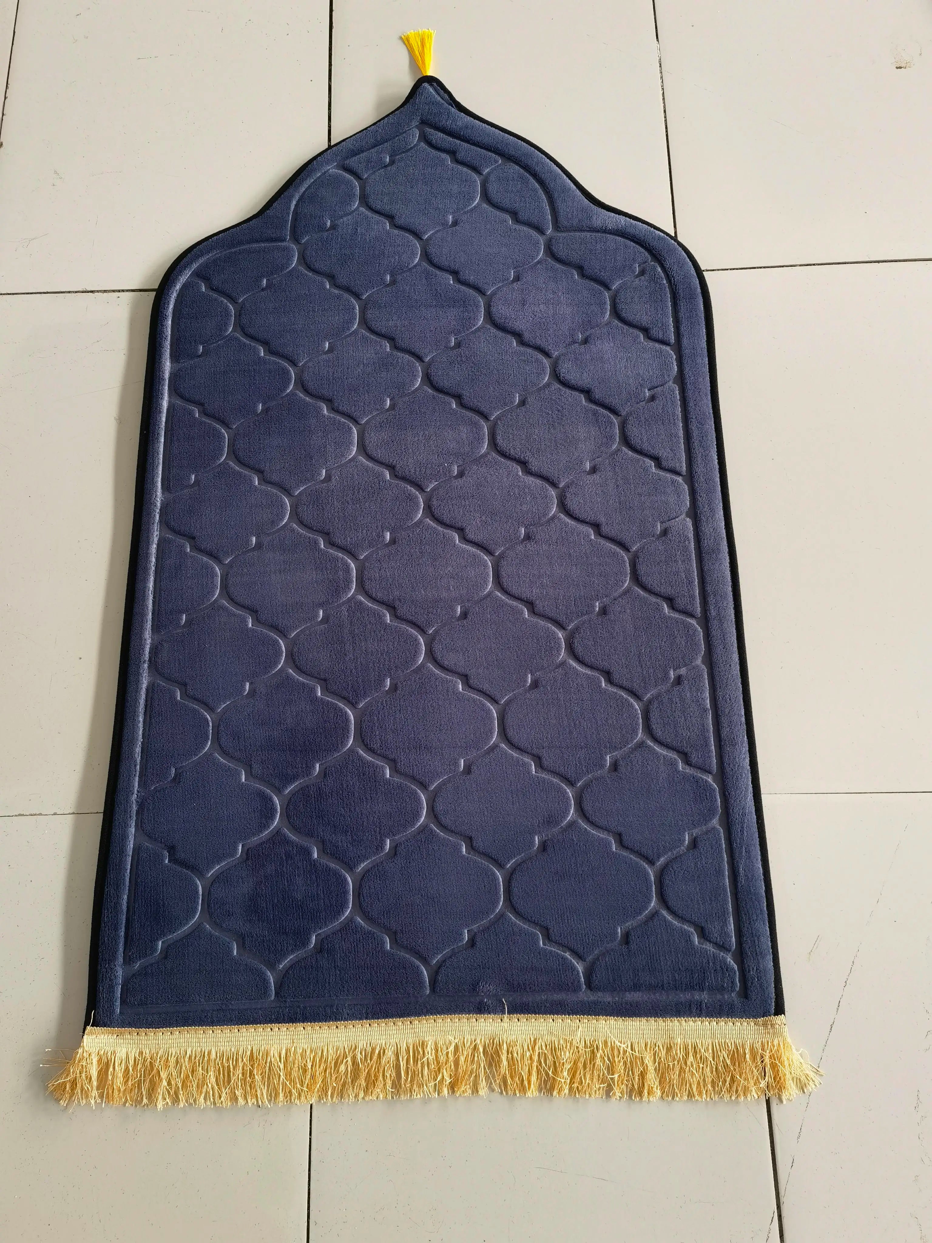 Flannel Prayer Mat For Muslim Ramadan Worship Kneel Blanket Embossing Floor Carpets Anti Slip Soft Portable Travel Prayer Rug