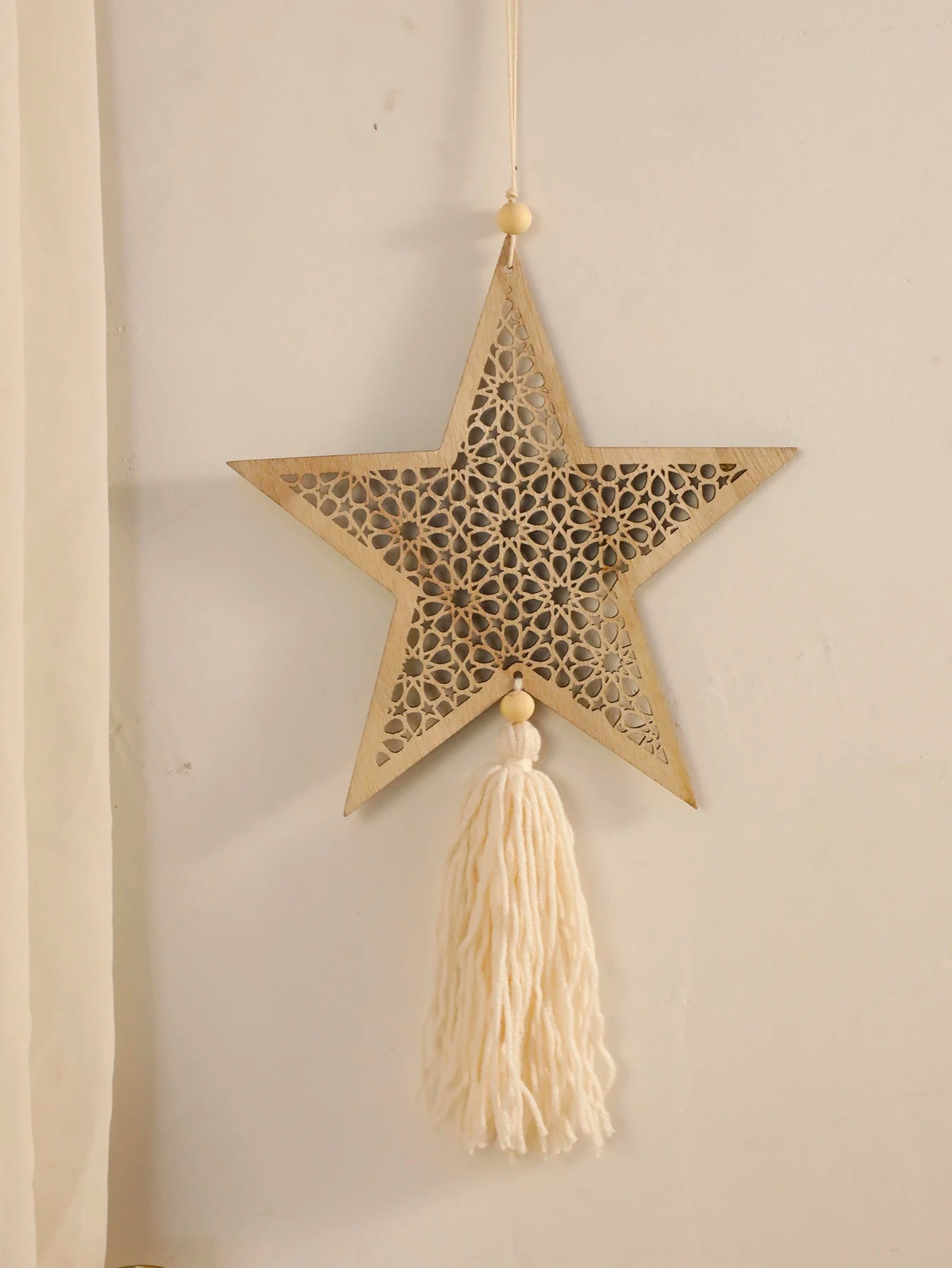 Ramadan Wooden Hanging Ornaments，Moon and Star Hollow Mesh Wall Decor with Tassel ，Eid Mubarak Muslim Decor，Ramadan Kareem Gift