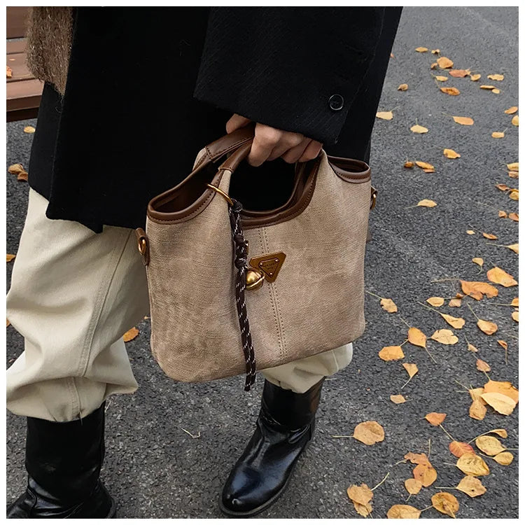 Super popular Maillard small bag for women 2025 new autumn and winter versatile crossbody bag, fashionable hand-held bucket bag